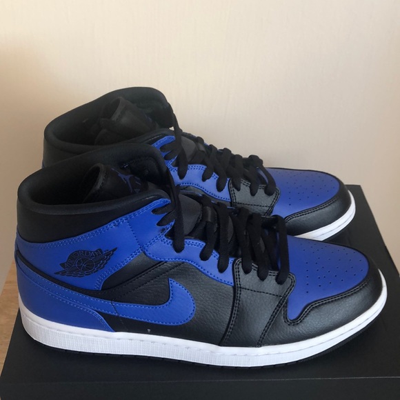 NIKE AIR JORDAN 1 MID SNEAKERS - Picture 2 of 9